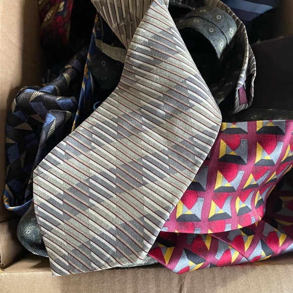 Assorted Patterned Ties Collection - Picture 4 of 5